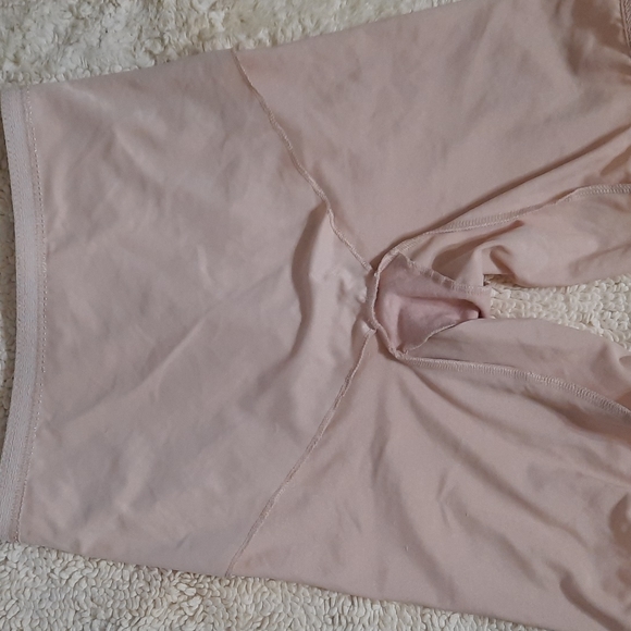 2 lower Body Shapers - Picture 5 of 5